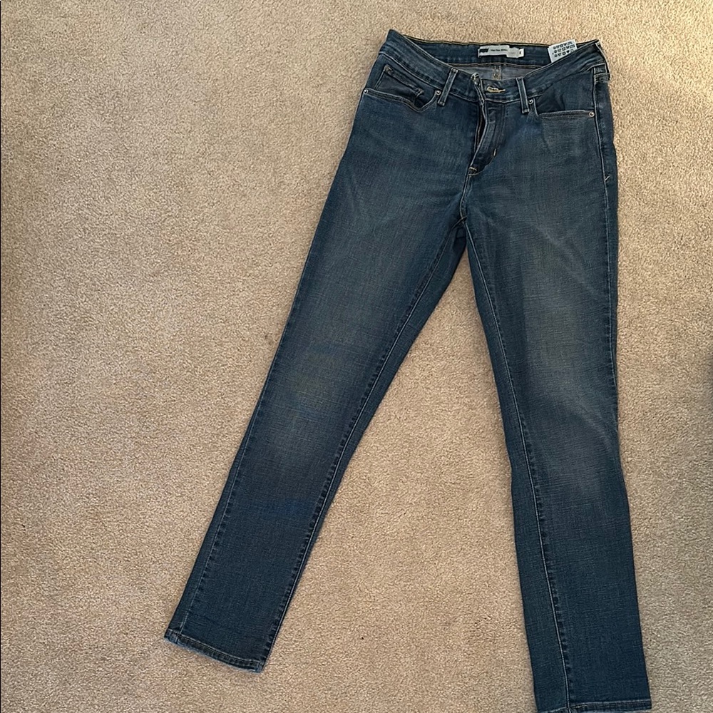 Levi’s Mid Rise Skinny Jean